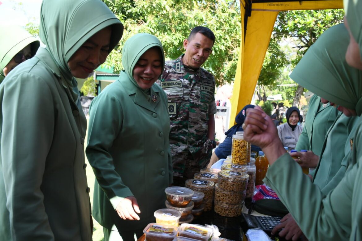 Warga Serbu Bazar Sembako Murah Kodim 0802/Ponorogo