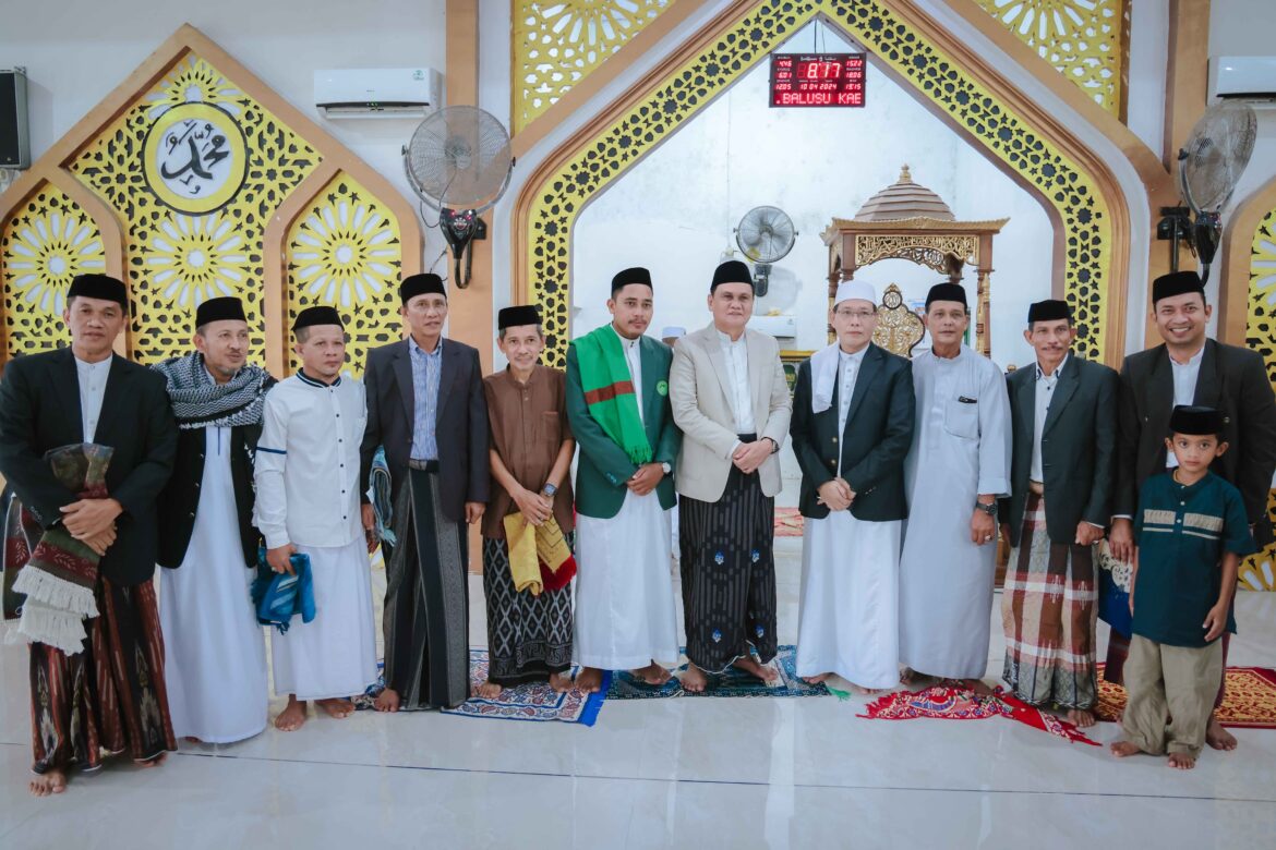 Bupati Barru dan Keluarga Shalat Id di Masjid Nurul Mu’minin Madello