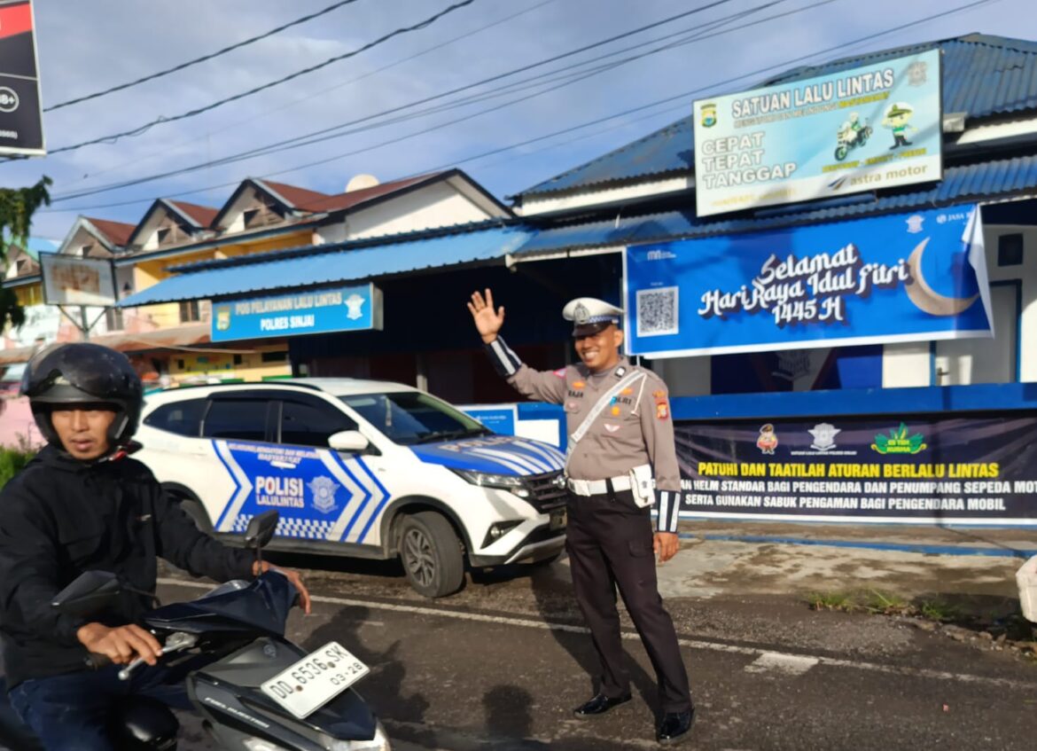 *Jaga Keselamatan, Sat Lantas Polres Sinjai Rutin Pengaturan Arus Lalu Lintas.*