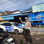 *Jaga Keselamatan, Sat Lantas Polres Sinjai Rutin Pengaturan Arus Lalu Lintas.*