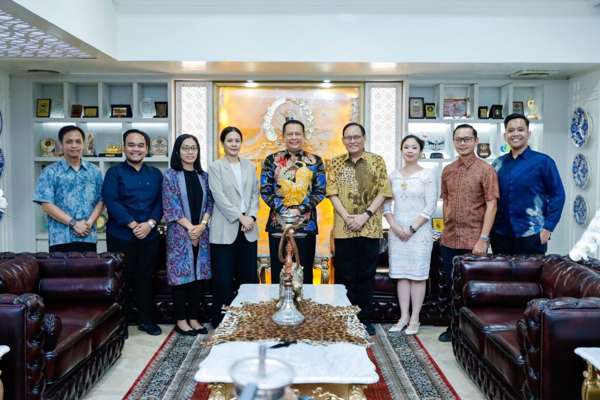 *Terima Pengurus Forum Silaturahmi Anak Bangsa (FSAB), Ketua MPR RI Bamsoet Apresiasi Langkah Presiden Terpilih Prabowo Rangkul Semua Parpol*