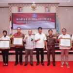 Rapat Forkopimda Dirangkaikan dengan peringatan Hari anti Narkotika Internasional (HANI) Tahun 2024 dan Pemberian Piagam Penghargaan Kepada Beberapa Instansi atas Dedikasinya dalam Pemberantasan Peredaran Narkoba