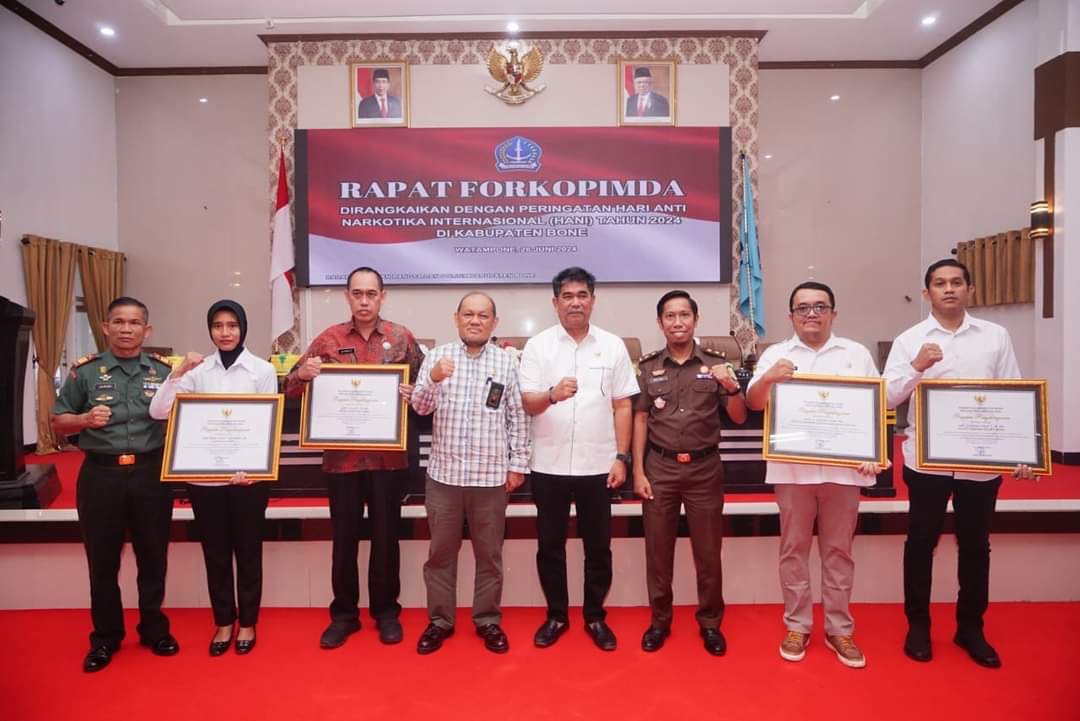 Rapat Forkopimda Dirangkaikan dengan peringatan Hari anti Narkotika Internasional (HANI) Tahun 2024 dan Pemberian Piagam Penghargaan Kepada Beberapa Instansi atas Dedikasinya dalam Pemberantasan Peredaran Narkoba