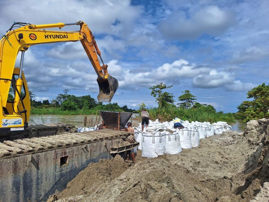 Penutupan Tanggul Jebol, Balai Besar Jeneberang Lakukan Pemasangan Jumbo Bag.