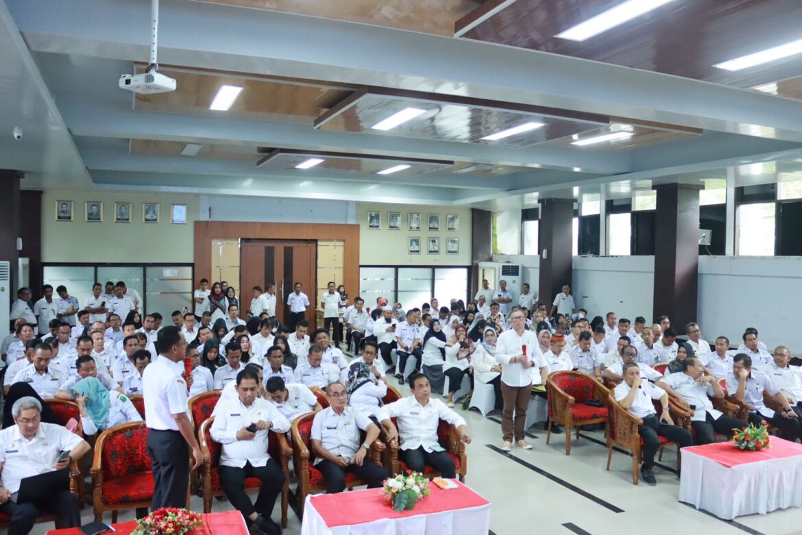 Pj. Bupati Takalar Pimpin Rapat Evaluasi Dan Pengawasan Kinerja Pemerintah Daerah Kabupaten Takalar Melalui Aplikasi Ewaki