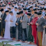 Bupati Bersama Plt Ketua TP PKK Kabupaten Barru Melaksanakan Shalat Idul Adha di Lapangan Sumpang Binangae