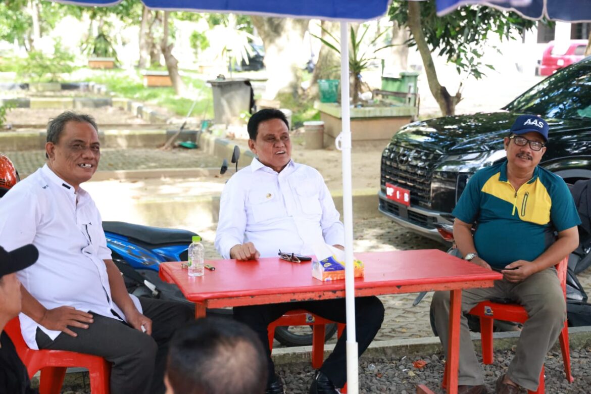 Bupati Barru Terlihat Akrab Dengan Penikmat Kopi Dari Berbagai Kalangan