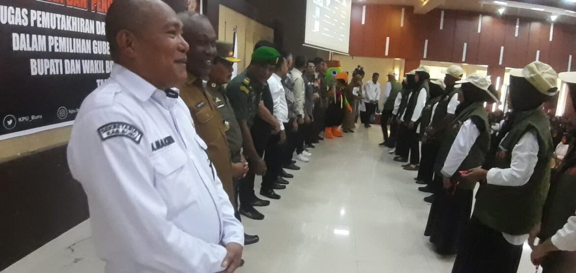 BUPATI BURU’ KPU PROV’ DAN KPU DAERAH KABUPATEN BURU’ BUKA GELAR PELANTIKAN PARA PETUGAS’  TEKNISI PEMUTAKHIRAN DATA’