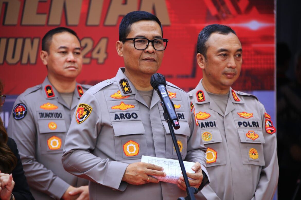 *Polri Bangun Fasilitas Air Bersih hingga Perbaiki Tempat Ibadah Sambut Hari Bhayangkara ke-78*