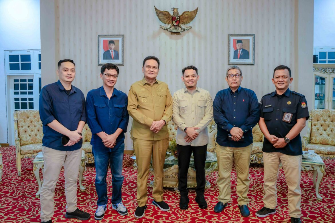 Panitia Pendaftaran Pemilih Melakukan Pencocokan dan Penelitian Kepada Ir. H. Suardi Saleh,  M. Si, Bupati Barru Bersama Keluarga Di Rumah Jabatan