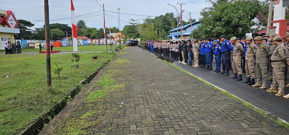 *Apel Gabungan TNI-Polri Amankan Kedatangan Presiden RI di Sinjai.*