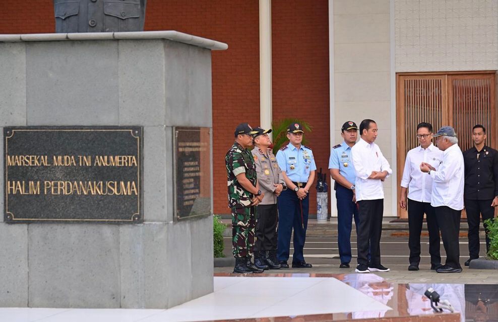 Presiden RI Didampingi Ibu Iriana Joko Widodo Melakukan Kunjungan Kerja di Sulawesi Selatan