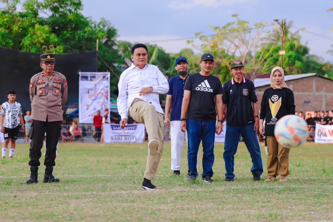 Bupati Barru Buka Turnamen Mini Soccer  Cup Cilellang II Di Lapangan Sepak Bola