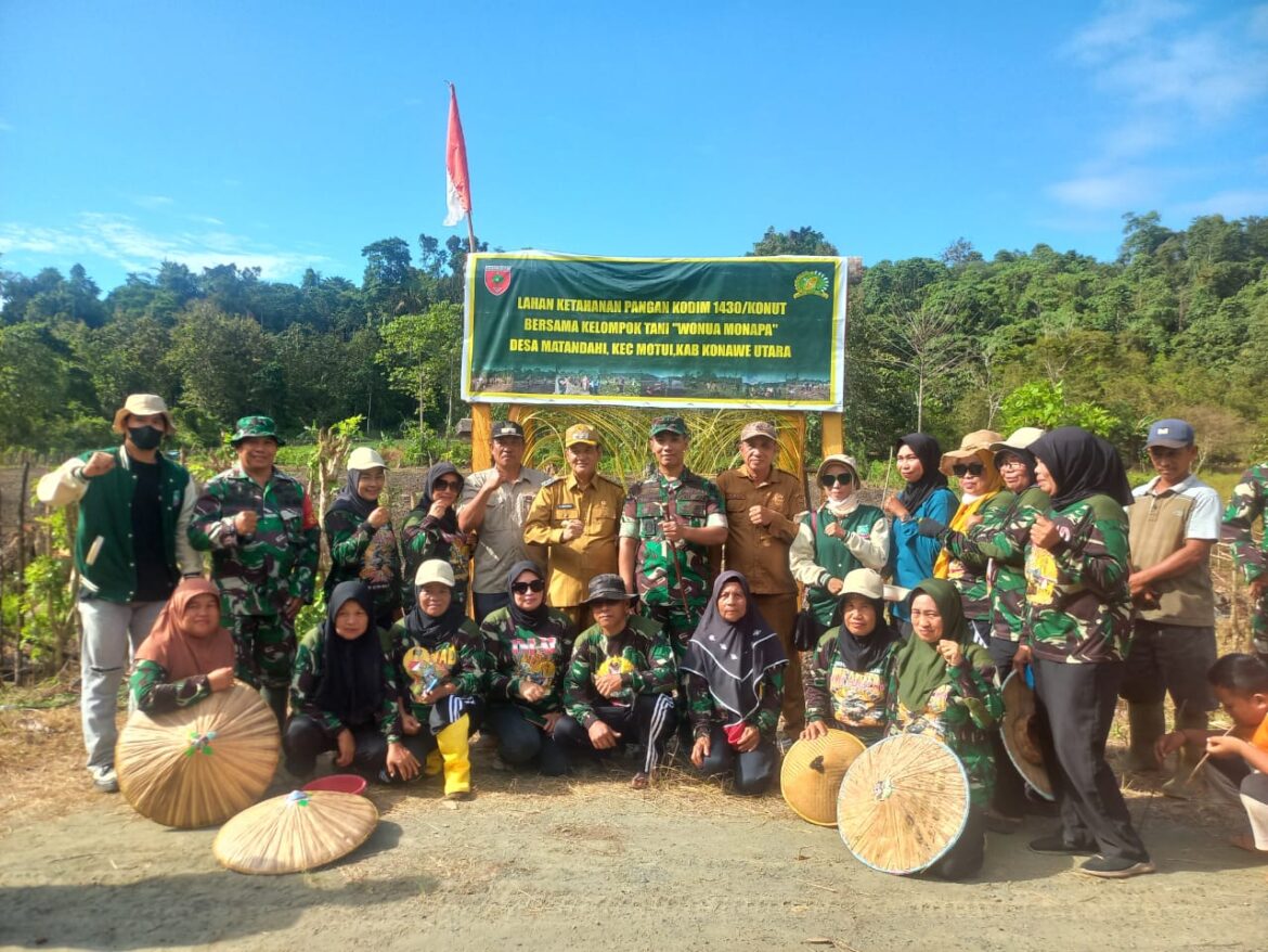 Dandim 1430/Konut dan Wakil Bupati Konut Perdana Tanam Jagung Di Matandahi