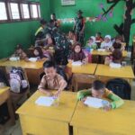 Program Hasanuddin Peduli Anak Sekolah, Kodim 1430/Konawe Utara Gelar Pemberian Makan Bergizi Gratis Kepada Siswa Siswi Kurang Mampu