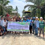 Melalui Program CSR PT Letawa Bersinergi Petani Lakukan Perbaikan Infrastruktur Jalan