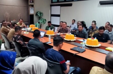 Pjs Bupati Pasangkayu Pimpin Rapat Pembahasan Lokasi Pendirian TPS di Area Perkebunan Kelapa Sawit