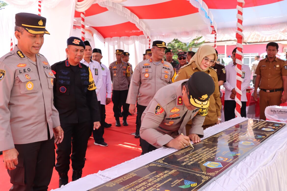 *Dipusatkan di Wakatobi, Kapolda Sultra Resmikan Rumah Dinas dan Gedung Negara*