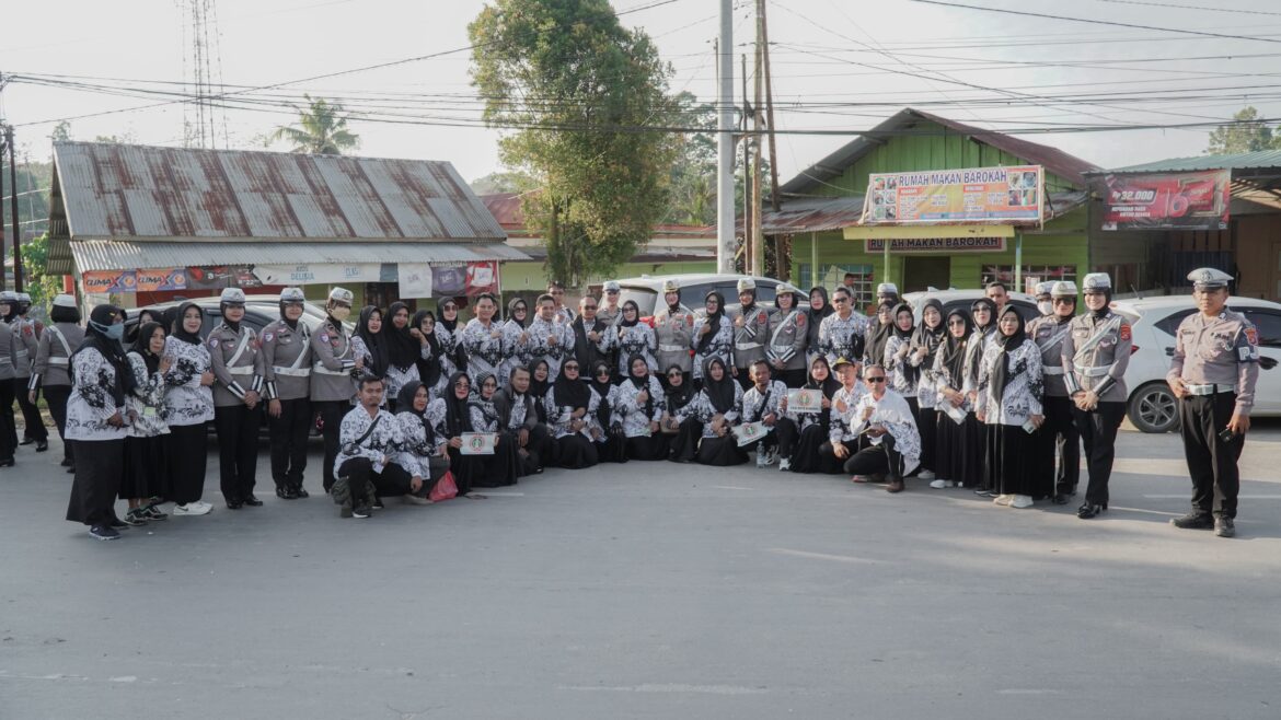 *Dihadiri Rekan-rekan Se Profesi, Sidang Perdana Guru Supriyani di Pengadilan Negeri Andoolo Berlangsung Damai dan Kondusif*