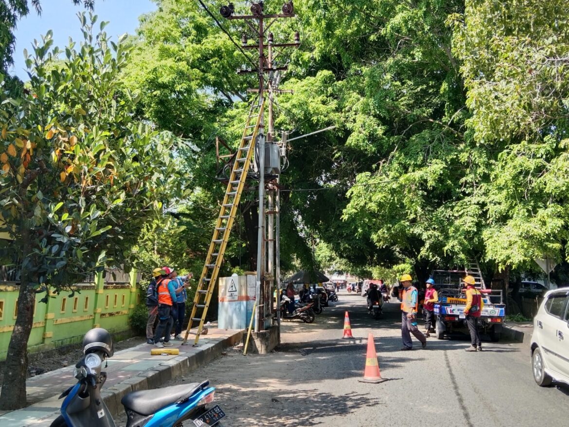 Debat Calon Bupati dan Wakil Bupati Barru Terhenti Akibat Trafo Listrik Meledak, Masyarakat: PLN Tidak Siap