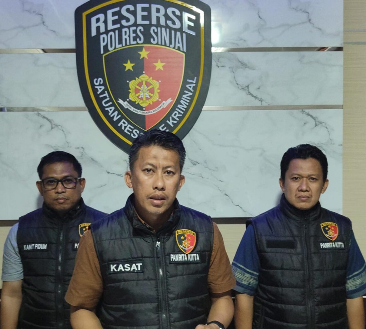 *Sat Reskrim Polres Sinjai Amankan dua Pelaku Pengrusakan Fasilitas Kantor DPRD Saat Unras.*