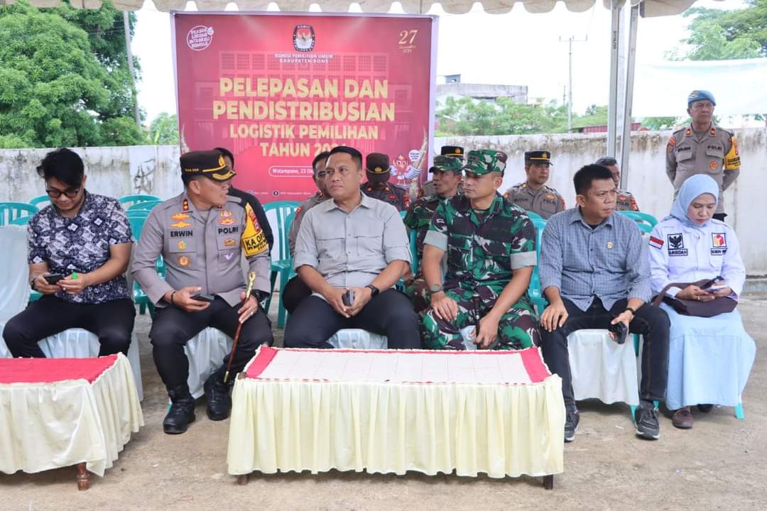 Polres Bone Kawal Pelepasan Logistik Pemilukada 2024