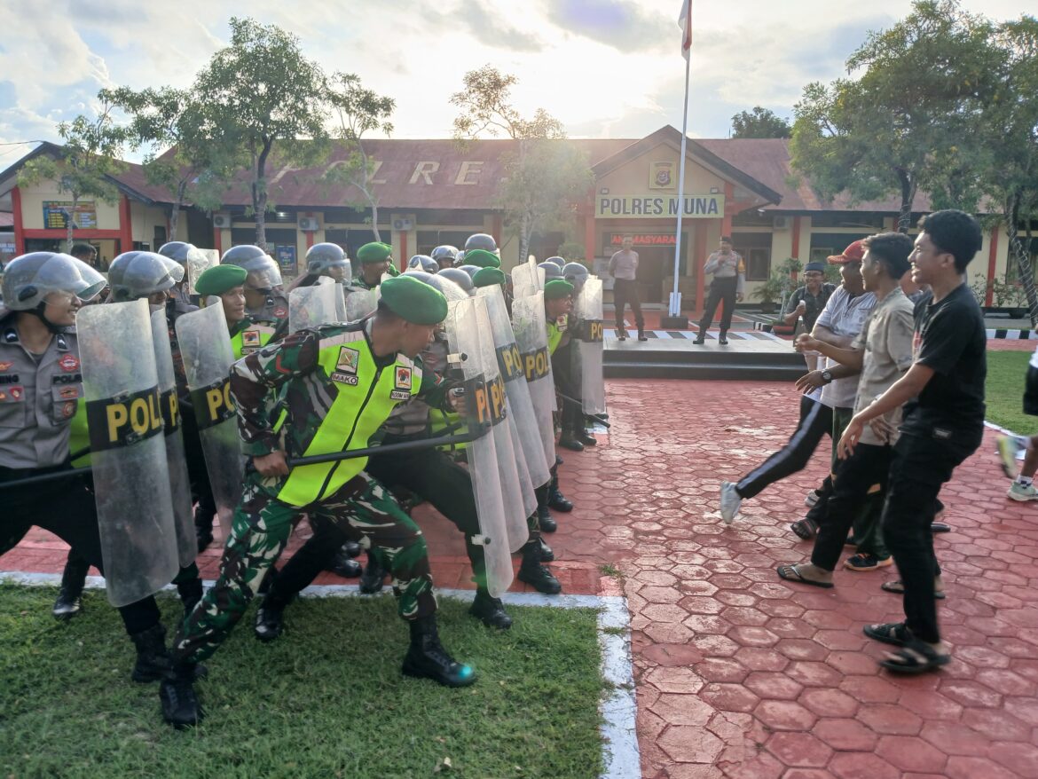 Dalam Rangka Menghadapi Kesiapan PAM Pilkada 2024, Kodim 1416/Muna Bersama Polres Muna Latihan PHH Bersama