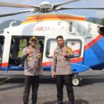 Kapolres Luwu Utara Dan Rombongan Kawal Pendistribusian Logistik Pilkada ke Rampi Menggunakan Helikopter.