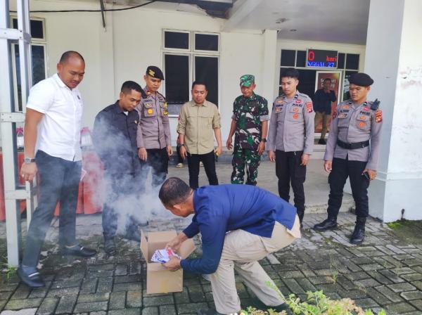 KPU Pasangkayu Gelar Pemusnahan Surat Rusak H-1